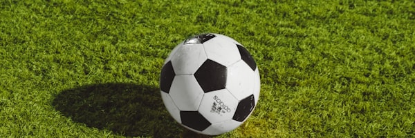 梅西与C罗职业生涯对比分析 - 两位传奇球员同框照片